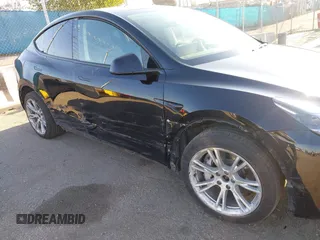 2023 Tesla Model Y Long Range z VIN 7SAYGAEEXPF673871, wystawiony jako IAAI lot #41980174 z przebiegiem 45 870 mil mil oraz . Historia ofert i sprzedaży dostępna na DreamBid. Obrazek 19.