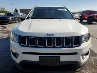 2018 Jeep Compass Latitude z VIN 3C4NJDBB8JT245898, wystawiony jako Copart lot #54578425 z przebiegiem 115 236 mil mil oraz Szkoda całkowita • Salvage title. Historia ofert i sprzedaży dostępna na DreamBid. Obrazek 5.