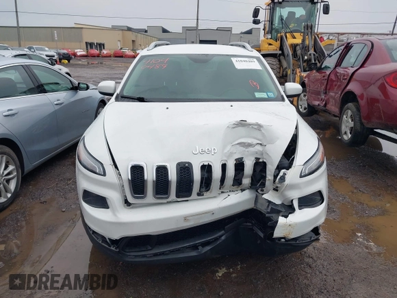 2017 Jeep Cherokee Latitude with VIN 1C4PJMCB9HW546157, listed as a IAAI auction lot 41040489 with 97,230 mi miles. Bid and sale history available at carsss.com. Image 12.