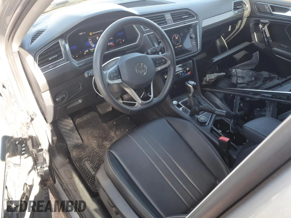 2023 Volkswagen Tiguan SE z VIN 3VV2B7AX1PM065939, wystawiony jako Copart lot #45315355 z przebiegiem 18 729 mil mil oraz Szkoda całkowita • Salvage title. Historia ofert i sprzedaży dostępna na DreamBid. Obrazek 8.
