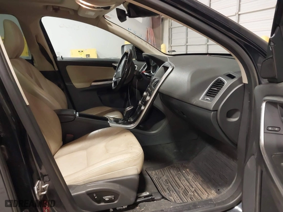 2016 Volvo XC60 T5 Drive-E Premier with VIN YV440MDK4G2853615, listed as a IAAI auction lot 41642524 with 173,852 mi miles. Bid and sale history available at carsss.com. Image 5.