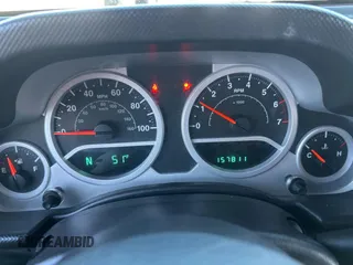 2010 Jeep Wrangler Sahara z VIN 1J4AA5D15AL154750, wystawiony jako Copart lot #55258735 z przebiegiem 157 811 mil mil oraz Czysty tytuł • Clean title. Historia ofert i sprzedaży dostępna na DreamBid. Obrazek 8.