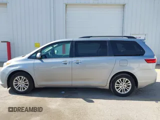 2017 Toyota Sienna XLE Auto Access Seat with VIN 5TDYZ3DC2HS832530, listed as a IAAI auction lot 42234427 with 73,877 mi miles and . Bid and sale history available at DreamBid. Image 14.