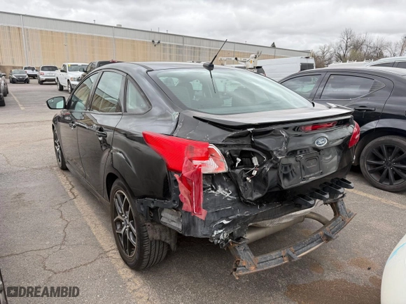 2016 Ford Focus SE with VIN 1FADP3F23GL230086, listed as a Copart auction lot 50039585 with 118,274 mi miles and Clean Title. Bid and sale history available at carsss.com. Image 3.