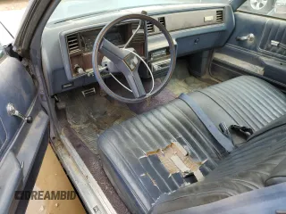 1984 Chevrolet Monte Carlo z VIN 1G1AZ37H3ER221496, wystawiony jako Copart lot #54297665 z przebiegiem 91 351 mil mil oraz Szkody całkowita. Historia ofert i sprzedaży dostępna na DreamBid. Obrazek 8.