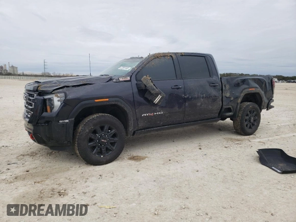 2025 GMC Sierra 2500HD AT4 z VIN 1GT4UPEY4SF204846, wystawiony jako Copart lot #47201165 z przebiegiem 2 557 mil mil oraz Szkoda całkowita • Salvage title. Historia ofert i sprzedaży dostępna na DreamBid. Obrazek 1.