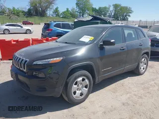 2015 Jeep Cherokee Sport z VIN 1C4PJMAB5FW533924, wystawiony jako IAAI lot #42245990 z przebiegiem 202 480 mil mil oraz . Historia ofert i sprzedaży dostępna na DreamBid. Obrazek 17.