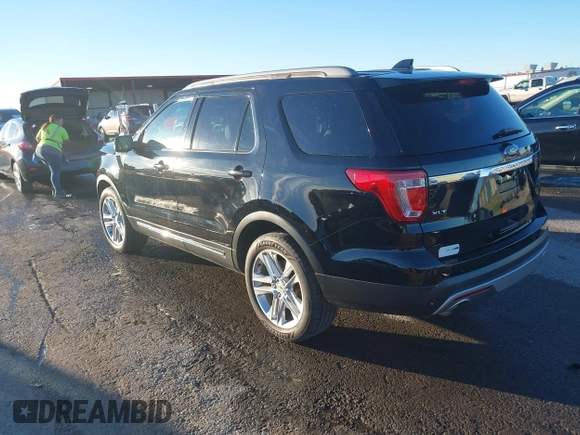 2017 Ford Explorer XLT z VIN 1FM5K8D8XHGB89706, wystawiony jako IAAI lot #40753077 z przebiegiem 96 578 mil mil oraz . Historia ofert i sprzedaży dostępna na DreamBid. Obrazek 3.