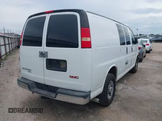 2015 GMC Savana Cargo z VIN 1GTW7FCF4F1906986, wystawiony jako IAAI lot #42433630 z przebiegiem 124 182 mil mil oraz . Historia ofert i sprzedaży dostępna na DreamBid. Obrazek 4.