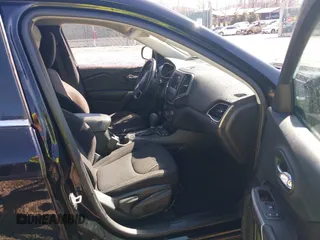 2019 Jeep Cherokee Latitude with VIN 1C4PJMCX4KD330019, listed as a IAAI auction lot 41643077 with 52,007 mi miles. Bid and sale history available at carsss.com. Image 5.