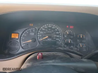 2002 GMC Sierra 1500 SLE with VIN 2GTEC19V221415765, listed as a Copart auction lot 57621414 with 205,416 mi miles and Salvage Title. Bid and sale history available at carsss.com. Image 9.