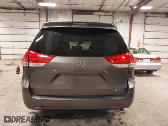 2013 Toyota Sienna XLE AAS z VIN 5TDYK3DC6DS386235, wystawiony jako IAAI lot #42191706 z przebiegiem 144 328 mil mil oraz . Historia ofert i sprzedaży dostępna na DreamBid. Obrazek 17.