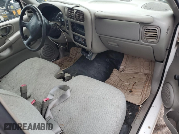 1998 GMC Sonoma z VIN 1GTCS1443W8511481, wystawiony jako Copart lot #54587395 z przebiegiem 104 975 mil mil oraz Szkoda całkowita • Salvage title. Historia ofert i sprzedaży dostępna na DreamBid. Obrazek 8.