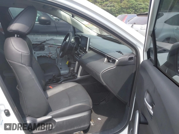 2022 Toyota Corolla Cross XLE with VIN 7MUDAABG0NV027076, listed as a IAAI auction lot 42563337 with 46,375 mi miles and . Bid and sale history available at DreamBid. Image 5.