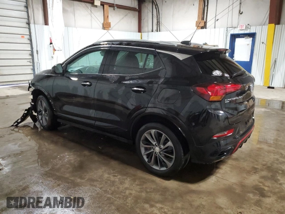 2021 Buick Encore GX Essence z VIN KL4MMGSL8MB138024, wystawiony jako Copart lot #48234935 z przebiegiem 48 960 mil mil oraz Szkoda całkowita • Salvage title. Historia ofert i sprzedaży dostępna na DreamBid. Obrazek 2.