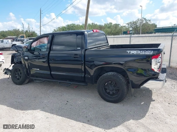 2018 Toyota Tundra 4WD SR5 with VIN 5TFDY5F12JX762827, listed as a IAAI auction lot 40815891 with 121,819 mi miles. Bid and sale history available at carsss.com. Image 14.