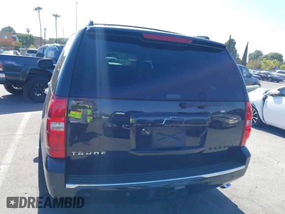 2013 Chevrolet Tahoe LT z VIN 1GNSCBE03DR174545, wystawiony jako IAAI lot #42510886 z przebiegiem 184 627 mil mil oraz . Historia ofert i sprzedaży dostępna na DreamBid. Obrazek 16.