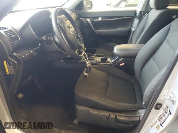 2014 Kia Sorento LX z VIN 5XYKTCA69EG511440, wystawiony jako Copart lot #61720795 z przebiegiem 117 861 mil mil oraz Czysty tytuł • Clean title. Historia ofert i sprzedaży dostępna na DreamBid. Obrazek 7.