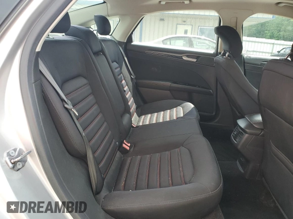 2013 Ford Fusion SE with VIN 3FA6P0HR2DR174320, listed as a Copart auction lot 56330385 with 127,301 mi miles and Salvage title. Bid and sale history available at DreamBid. Image 10.