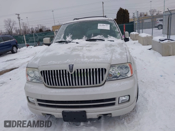 2006 Lincoln Navigator Luxury with VIN 5LMFU285X6LJ28062, listed as a IAAI auction lot 41288717 with 178,371 mi miles. Bid and sale history available at carsss.com. Image 12.