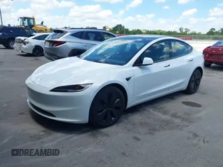 2024 Tesla Model 3 z VIN 5YJ3E1EA7RF721503, wystawiony jako IAAI lot #42246752 z przebiegiem 8 807 mil mil oraz . Historia ofert i sprzedaży dostępna na DreamBid. Obrazek 19.