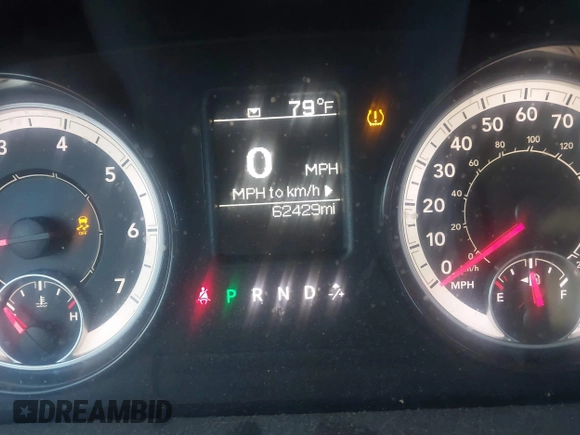 2018 Ram 1500 Tradesman z VIN 1C6RR6FG8JS284091, wystawiony jako IAAI lot #41439973 z przebiegiem 62 429 mil mil oraz . Historia ofert i sprzedaży dostępna na DreamBid. Obrazek 7.
