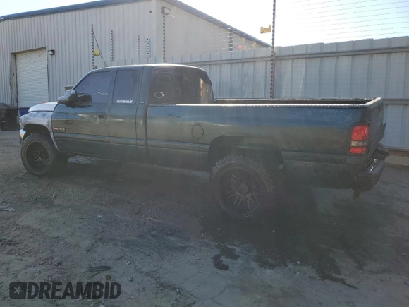 1999 Dodge Ram 2500 with VIN 1B7KC2368XJ548487, listed as a Copart auction lot 77256244 with 301,818 mi miles and Salvage Title. Bid and sale history available at carsss.com. Image 2.