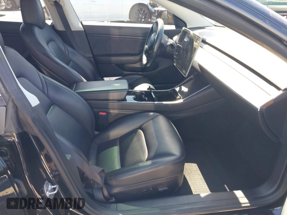 2019 Tesla Model 3 Mid Range z VIN 5YJ3E1EA5KF306816, wystawiony jako IAAI lot #41710916 z przebiegiem 76 222 mil mil oraz . Historia ofert i sprzedaży dostępna na DreamBid. Obrazek 5.