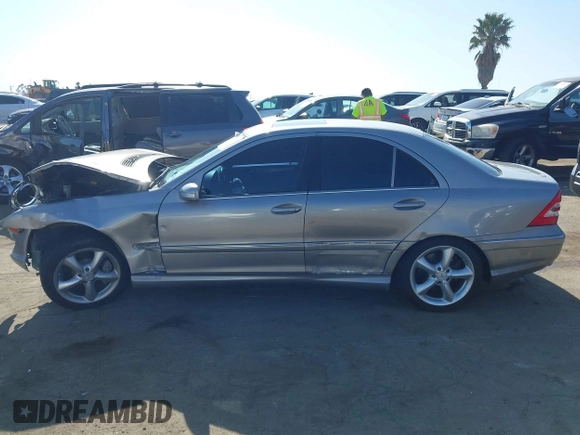 2006 Mercedes-Benz C 230 Sport с VIN WDBRF52H76A867404, выставлен на аукционе IAAI как лот 42217695 с пробегом 117 558 миль миль и . История ставок и продаж доступна на DreamBid. Изображение 14.