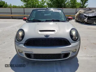 2013 MINI Convertible S с VIN WMWZP3C57DT705259, выставлен на аукционе Copart как лот 59954795 с пробегом 132 988 миль миль и Списание • Salvage title. История ставок и продаж доступна на DreamBid. Изображение 5.