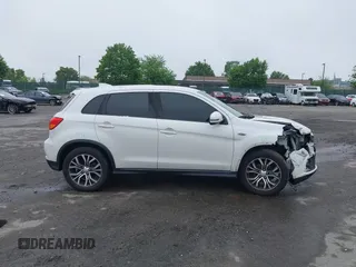 2018 Mitsubishi Outlander ES z VIN JA4AP3AU6JU011611, wystawiony jako IAAI lot #42191132 z przebiegiem 88 747 mil mil oraz . Historia ofert i sprzedaży dostępna na DreamBid. Obrazek 14.