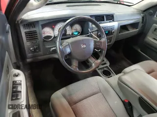 2008 Dodge Dakota SLT z VIN 1D7HW48K68S619433, wystawiony jako Copart lot #57327015 z przebiegiem 96 804 mil mil oraz Czysty tytuł • Clean title. Historia ofert i sprzedaży dostępna na DreamBid. Obrazek 8.
