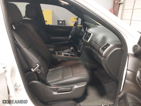 2018 Jeep Grand Cherokee Laredo E with VIN 1C4RJFAG0JC105804, listed as a IAAI auction lot 41587036 with 107,601 mi miles. Bid and sale history available at carsss.com. Image 5.