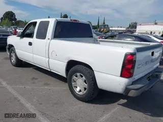 2005 Chevrolet Silverado 1500 Work Truck with VIN 1GCEC19XX5Z135587, listed as a IAAI auction lot 41645859 with 253,368 mi miles. Bid and sale history available at carsss.com. Image 3.
