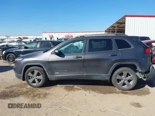 2017 Jeep Cherokee Latitude with VIN 1C4PJLCB8HW547553, listed as a IAAI auction lot 41666321 with 101,132 mi miles and . Bid and sale history available at DreamBid. Image 14.