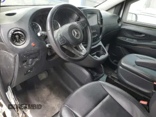 2021 Mercedes-Benz Metris Cargo z VIN W1YV0BEY8M3867002, wystawiony jako Copart lot #84775284 z przebiegiem 5 991 mil mil oraz Czysty tytuł • Clean title. Historia ofert i sprzedaży dostępna na DreamBid. Obrazek 8.