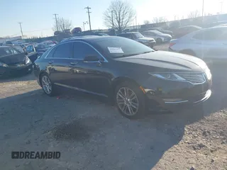 2016 Lincoln MKZ with VIN 3LN6L2G98GR601230, listed as a IAAI auction lot 40869401 with 80,107 mi miles. Bid and sale history available at carsss.com. Image 1.