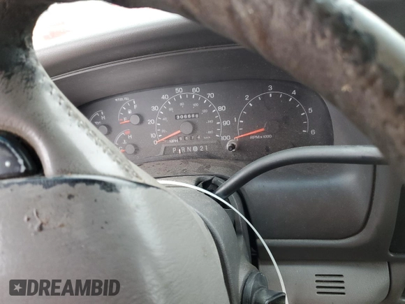 2001 Ford Excursion XLT с VIN 1FMNU41S11EB19130, выставлен на аукционе Copart как лот 83005724 с пробегом 306 688 миль миль и Чистый • Clean title. История ставок и продаж доступна на DreamBid. Изображение 9.
