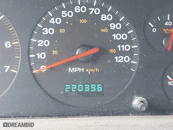 2001 Jeep Grand Cherokee Laredo with VIN 1J4GW48S51C739725, listed as a IAAI auction lot 41800431 with 220,396 mi miles. Bid and sale history available at carsss.com. Image 15.
