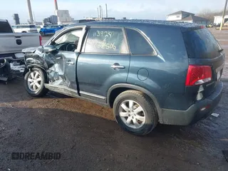 2011 Kia Sorento LX with VIN 5XYKT3A1XBG113928, listed as a IAAI auction lot 41722506 with 189,039 mi miles. Bid and sale history available at carsss.com. Image 3.