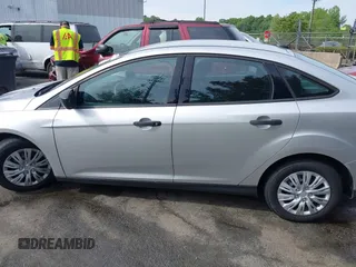2017 Ford Focus S z VIN 1FADP3E21HL241557, wystawiony jako IAAI lot #42100036 z przebiegiem 106 764 mil mil oraz . Historia ofert i sprzedaży dostępna na DreamBid. Obrazek 14.