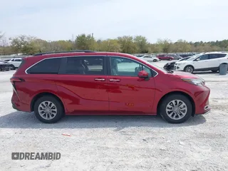 2022 Toyota Sienna XLE with VIN 5TDJRKEC4NS096888, listed as a IAAI auction lot 41901904 with 56,952 mi miles. Bid and sale history available at carsss.com. Image 13.