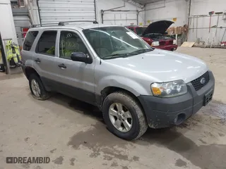 2006 Ford Escape XLT with VIN 1FMYU931X6KD24033, listed as a IAAI auction lot 42076217 with 0 mi miles. Bid and sale history available at carsss.com. Image 1.