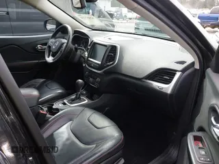 2014 Jeep Cherokee Trailhawk z VIN 1C4PJMBB1EW145683, wystawiony jako IAAI lot #42487730 z przebiegiem 148 277 mil mil oraz . Historia ofert i sprzedaży dostępna na DreamBid. Obrazek 5.