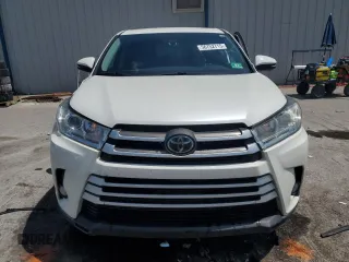 2018 Toyota Highlander LE z VIN 5TDBZRFH4JS890548, wystawiony jako Copart lot #56752715 z przebiegiem 54 152 mil mil oraz Szkoda całkowita • Salvage title. Historia ofert i sprzedaży dostępna na DreamBid. Obrazek 5.