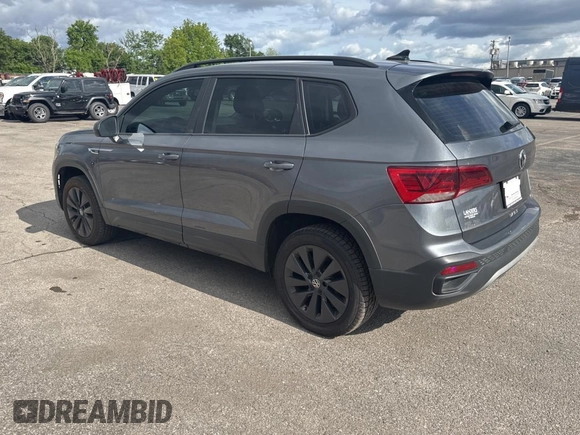 2022 Volkswagen Taos S z VIN 3VVCX7B29NM017370, wystawiony jako Copart lot #56599925 z przebiegiem 94 176 mil mil oraz Czysty tytuł • Clean title. Historia ofert i sprzedaży dostępna na DreamBid. Obrazek 3.