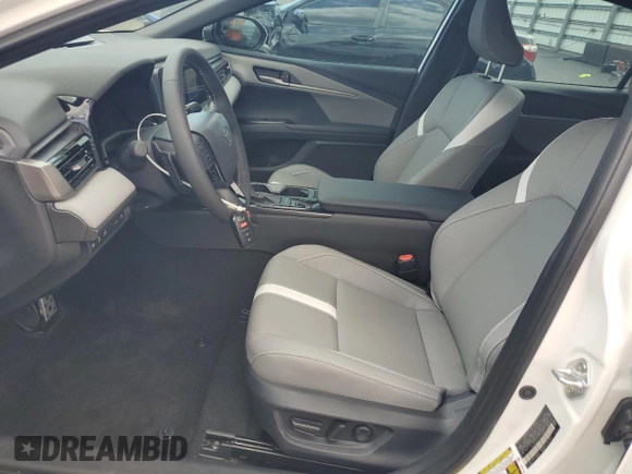 2025 Toyota Camry LE z VIN 4T1DAACK7SU131547, wystawiony jako Copart lot #59087285 z przebiegiem 884 mil mil oraz Szkoda całkowita • Salvage title. Historia ofert i sprzedaży dostępna na DreamBid. Obrazek 7.
