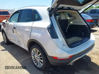 2016 Lincoln MKC Reserve with VIN 5LMTJ3DH5GUJ00697, listed as a IAAI auction lot 42519804 with 57,995 mi miles and . Bid and sale history available at DreamBid. Image 3.