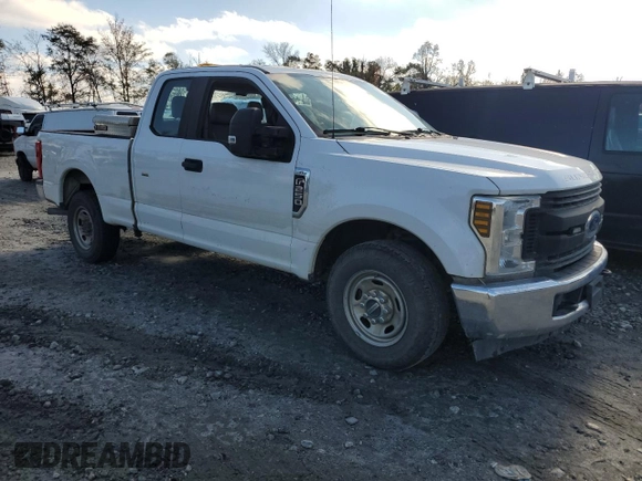 2019 Ford F-250 XL z VIN 1FT7X2A68KEG66277, wystawiony jako Copart lot #80158754 z przebiegiem Nie podano mil oraz Szkoda całkowita • Salvage title. Historia ofert i sprzedaży dostępna na DreamBid. Obrazek 4.