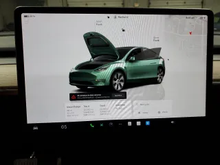 2024 Tesla Model Y Long Range with VIN 7SAYGDEE1RA254860, listed as a Copart auction lot 50750225 with 12,343 mi miles and Salvage Title. Bid and sale history available at DreamBid. Image 9.